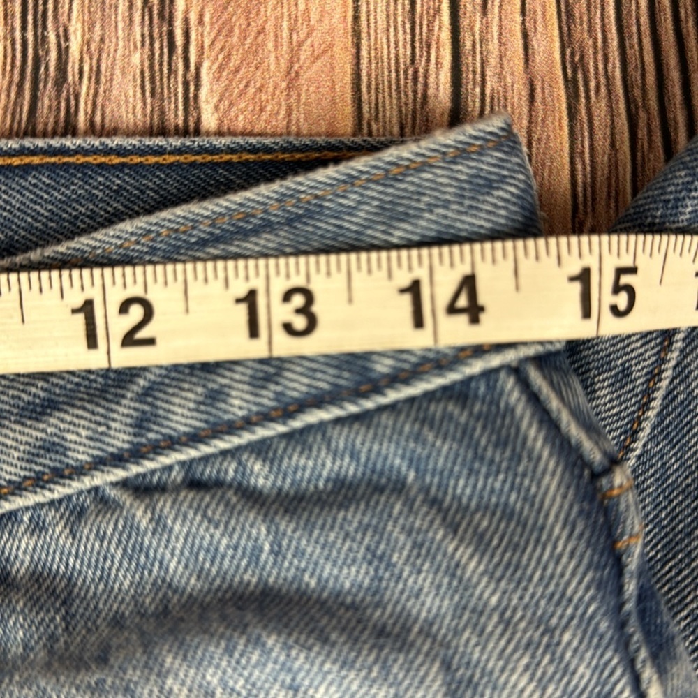 Women’s Levi’s Wedgie Icon Distressed Jeans - Picture 8 of 12